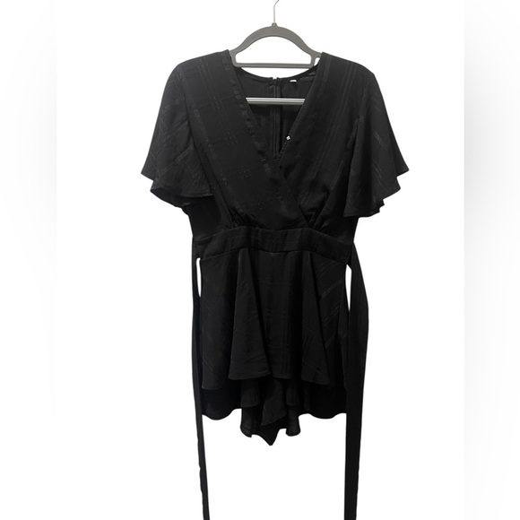 Dresses & Skirts - Elegant Black Wrap Dress